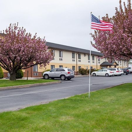 Eastbrook Inn Ronks Bagian luar foto