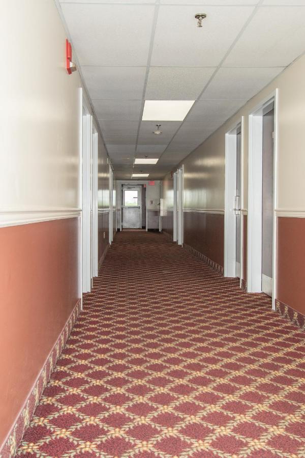 Eastbrook Inn Ronks Bagian luar foto