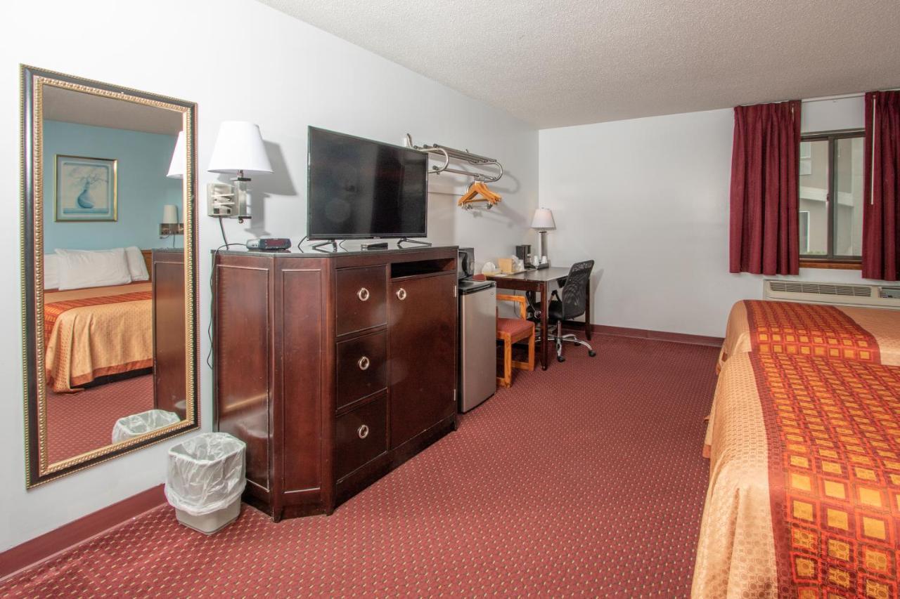Eastbrook Inn Ronks Bagian luar foto